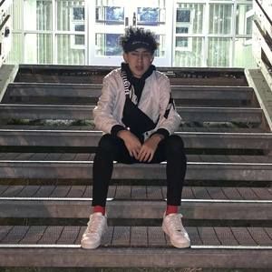 Meet your Posher, Dennis